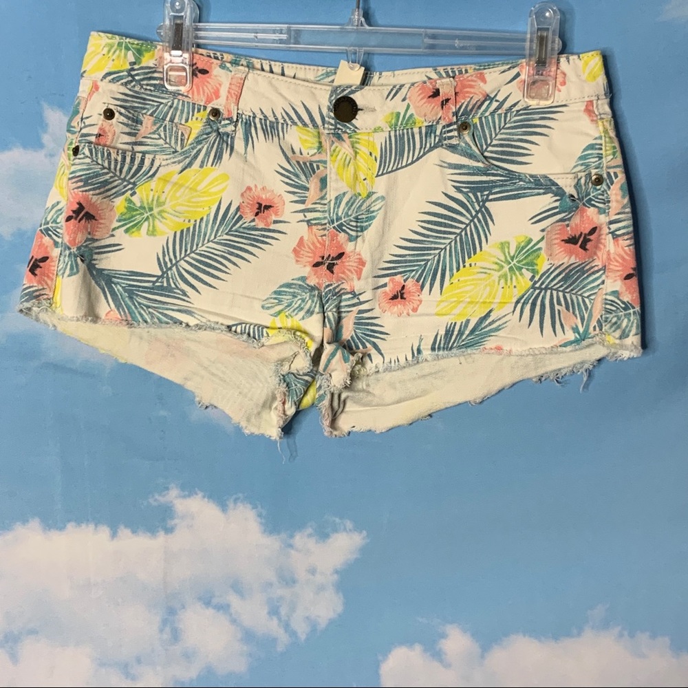 Life in Progress- White Floral Raw Hem Shorts 27